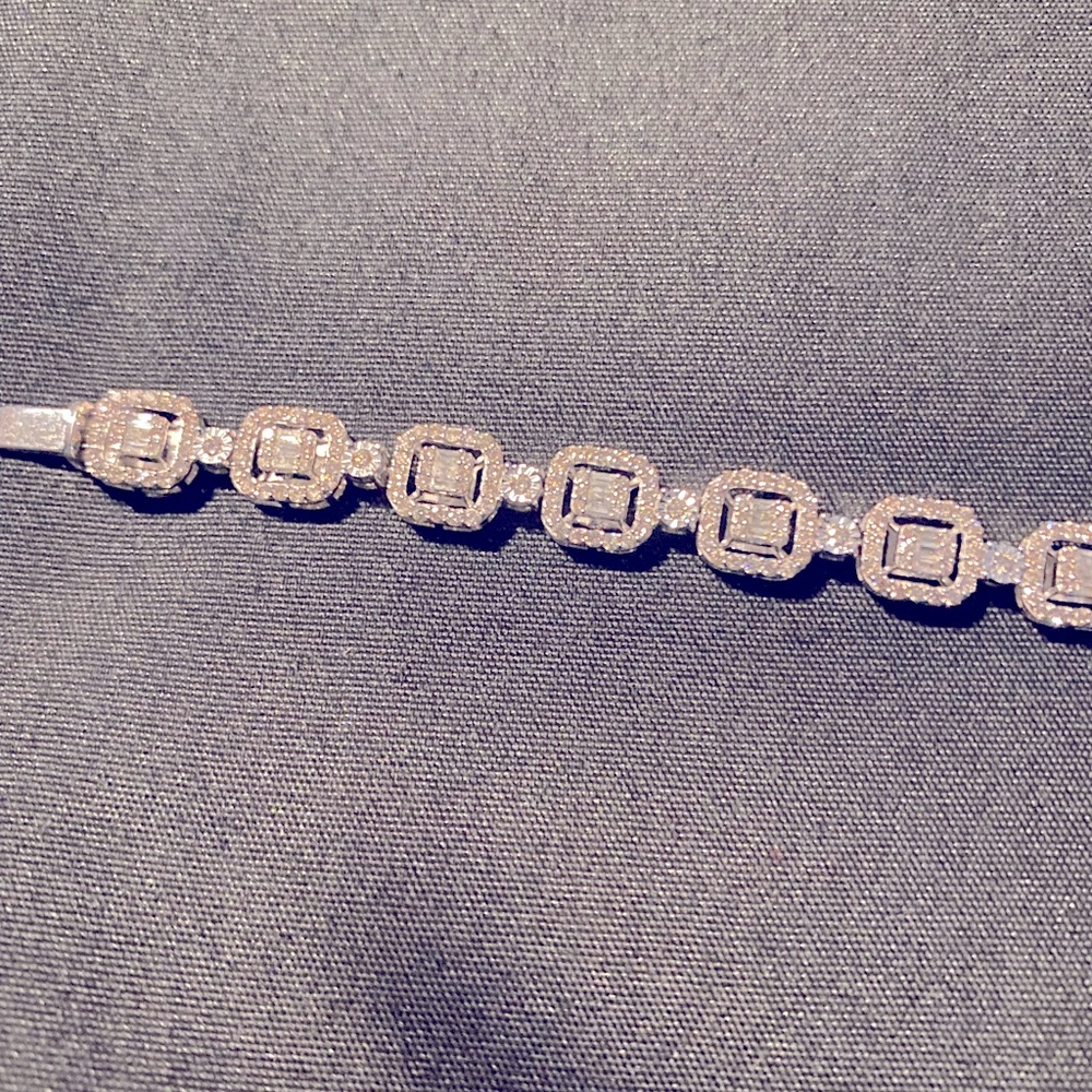 10k White Gold 3.5carat diamond bracelet.